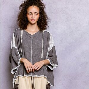 ❤️Hello Gorgeous! POL Short Sleeve Hoodie Top with Lace Detail - Gray